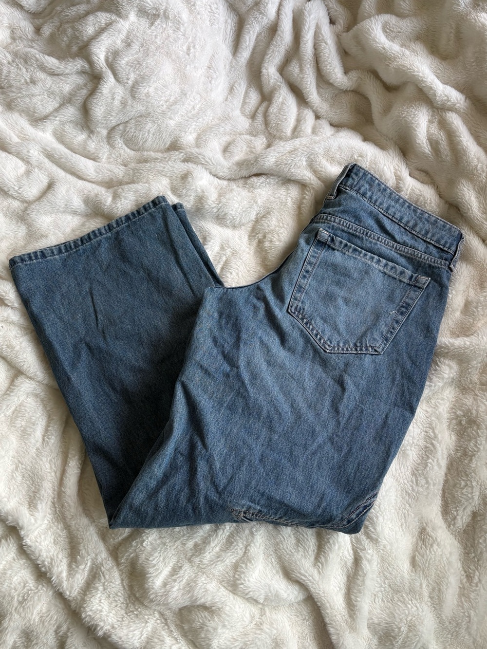 Hollister Women's Relaxed Jeans in Blue Wash Low Rise Baggy